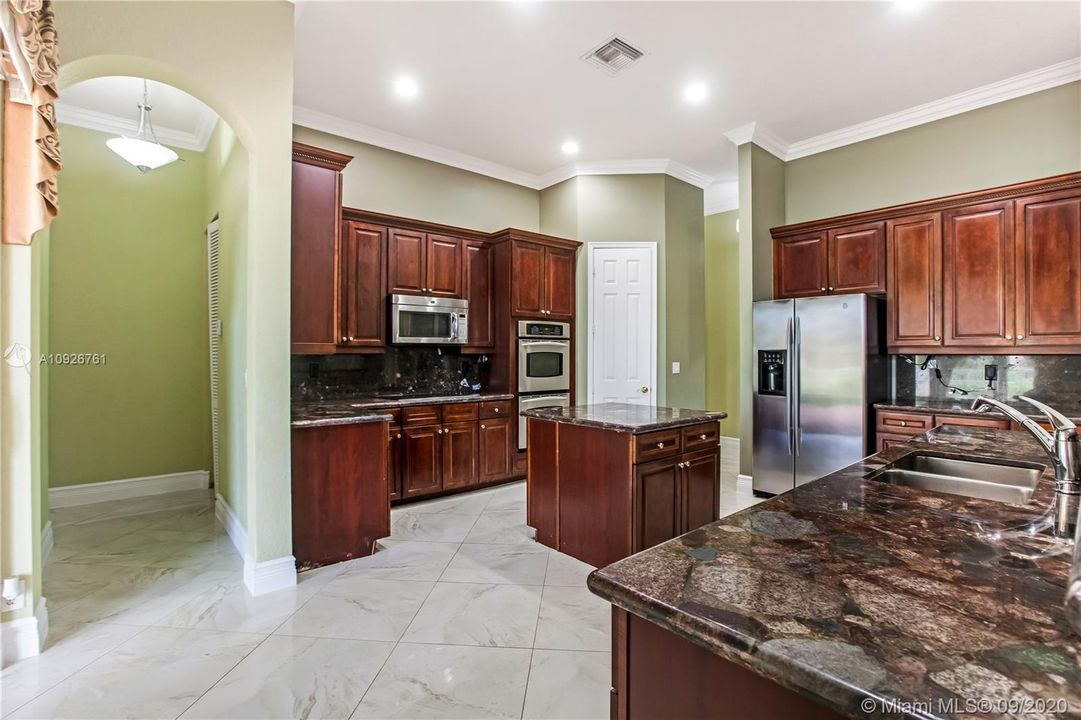 Recently Rented: $5,500 (6 beds, 3 baths, 3664 Square Feet)