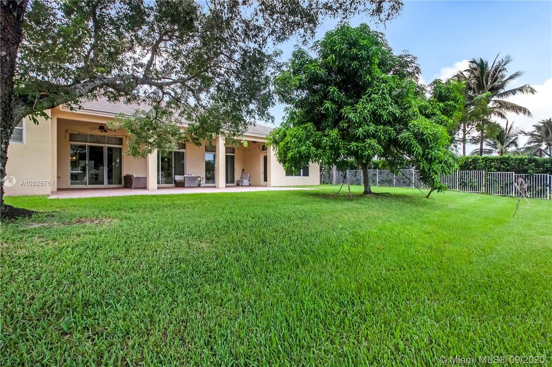 Recently Rented: $5,500 (6 beds, 3 baths, 3664 Square Feet)