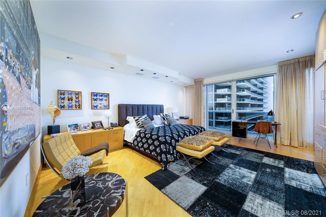 Recently Sold: $2,299,999 (2 beds, 2 baths, 2160 Square Feet)