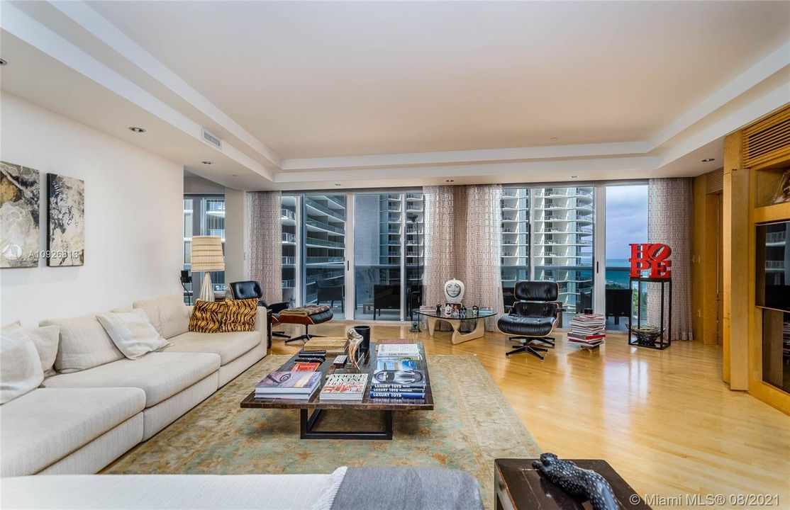 Recently Sold: $2,299,999 (2 beds, 2 baths, 2160 Square Feet)