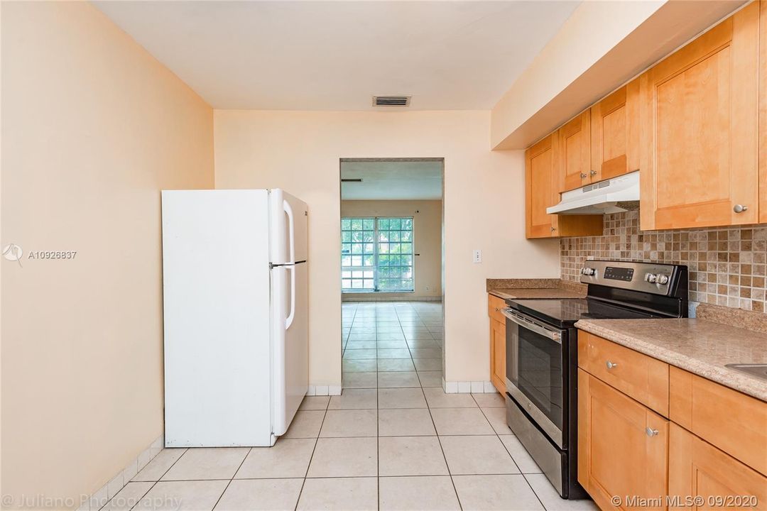 Recently Rented: $1,400 (2 beds, 1 baths, 965 Square Feet)