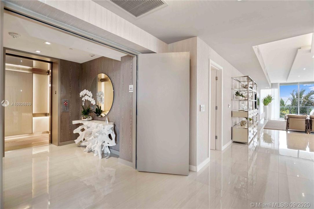 Недавно продано: $4,296,900 (4 спален, 5 ванн, 3500 Квадратных фут)