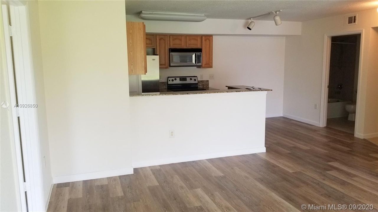 Recently Rented: $1,350 (2 beds, 2 baths, 960 Square Feet)