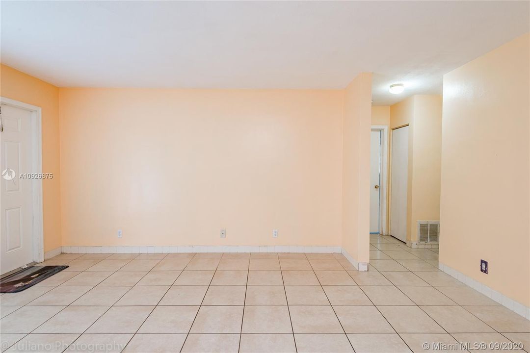 Recently Rented: $1,400 (2 beds, 1 baths, 965 Square Feet)