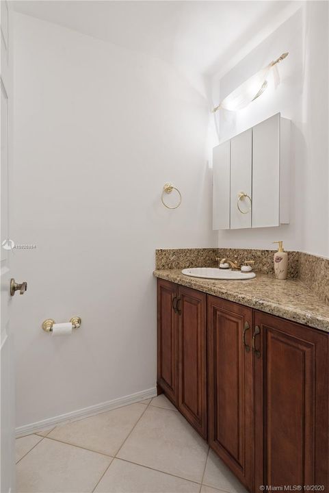Powder bath downstairs