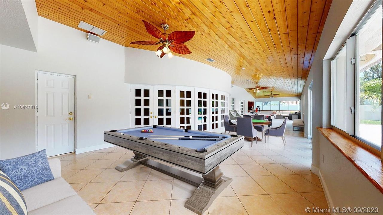 Recently Sold: $1,675,000 (7 beds, 6 baths, 5626 Square Feet)