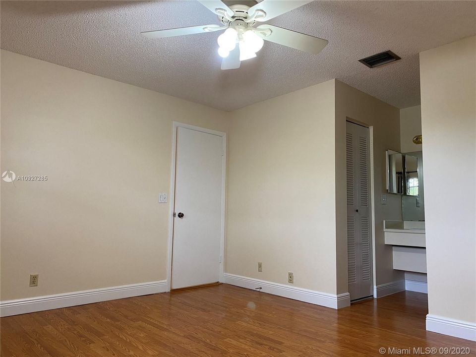 Recently Sold: $143,000 (2 beds, 2 baths, 1020 Square Feet)