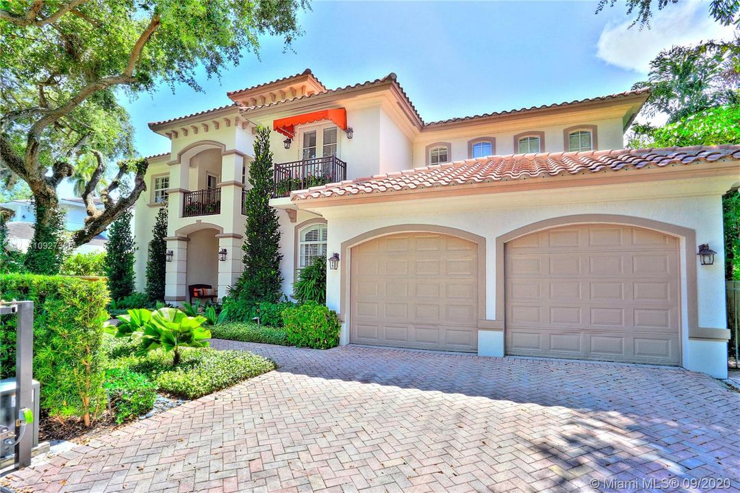 Vendido Recientemente: $2,375,000 (5 camas, 5 baños, 4285 Pies cuadrados)