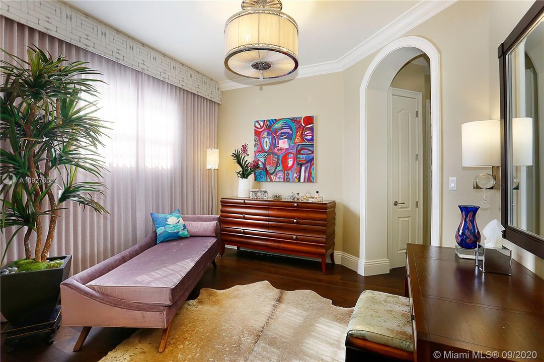 Vendido Recientemente: $2,375,000 (5 camas, 5 baños, 4285 Pies cuadrados)