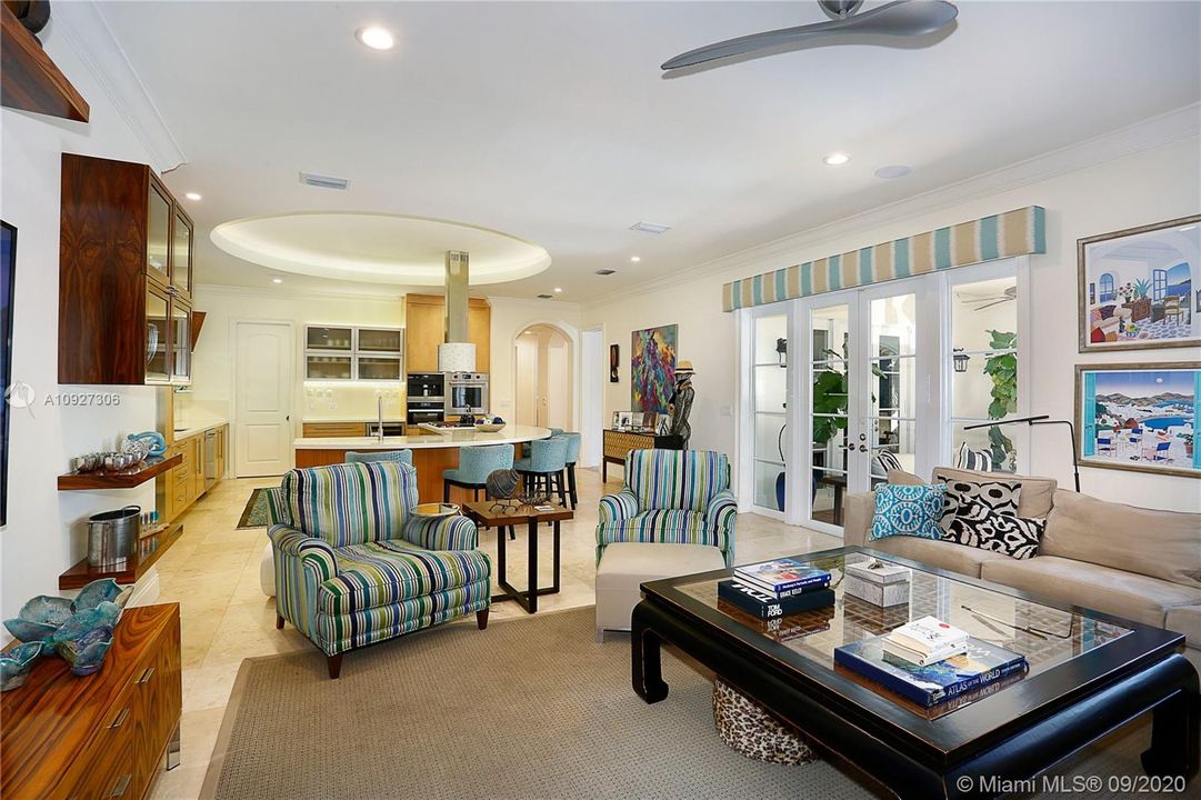 Vendido Recientemente: $2,375,000 (5 camas, 5 baños, 4285 Pies cuadrados)