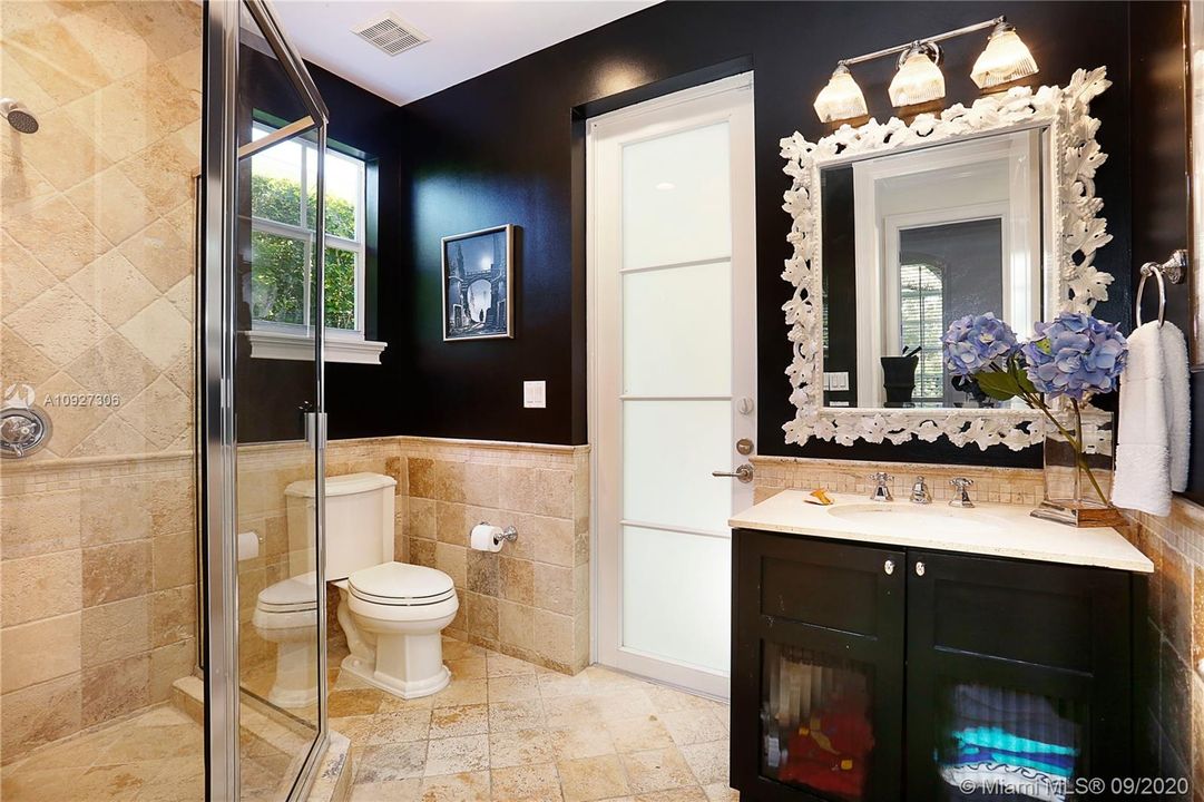 Vendido Recientemente: $2,375,000 (5 camas, 5 baños, 4285 Pies cuadrados)