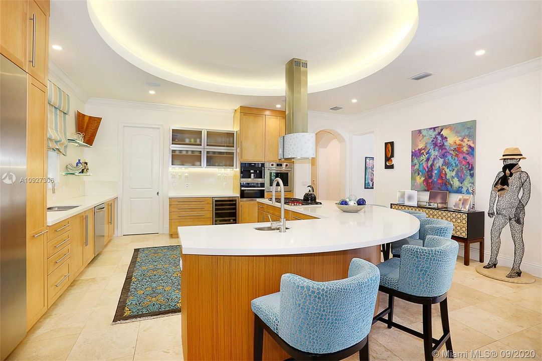 Vendido Recientemente: $2,375,000 (5 camas, 5 baños, 4285 Pies cuadrados)