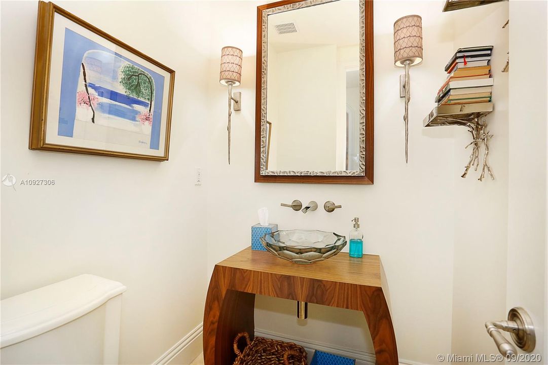 Vendido Recientemente: $2,375,000 (5 camas, 5 baños, 4285 Pies cuadrados)