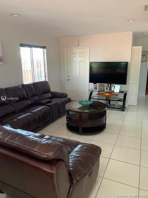 Recently Sold: $250,000 (3 beds, 2 baths, 1107 Square Feet)