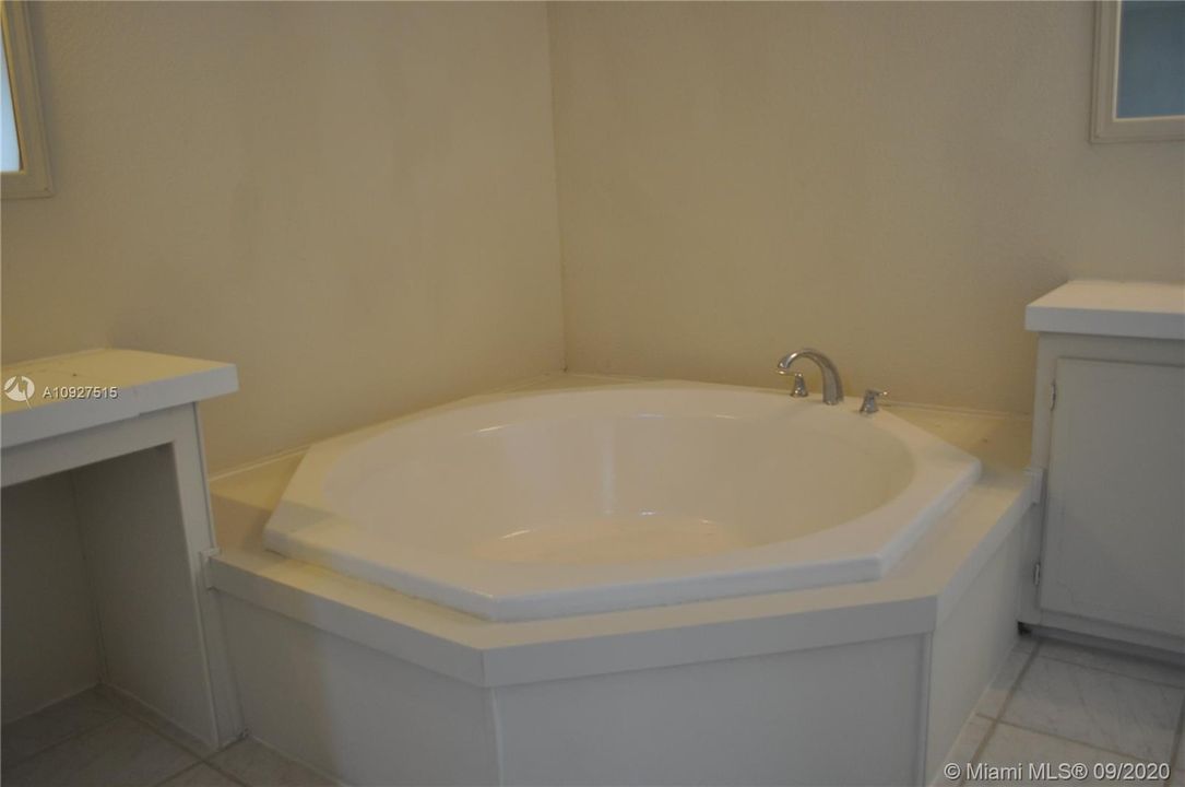Recently Sold: $143,500 (3 beds, 2 baths, 1170 Square Feet)