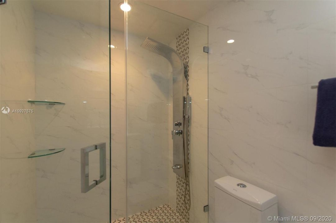 最近售出: $849,000 (3 贝兹, 3 浴室, 1956 平方英尺)
