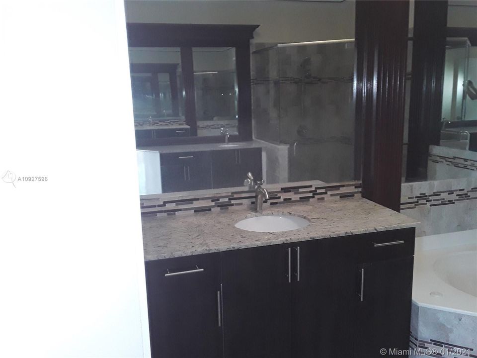 Recently Sold: $349,900 (3 beds, 2 baths, 2324 Square Feet)