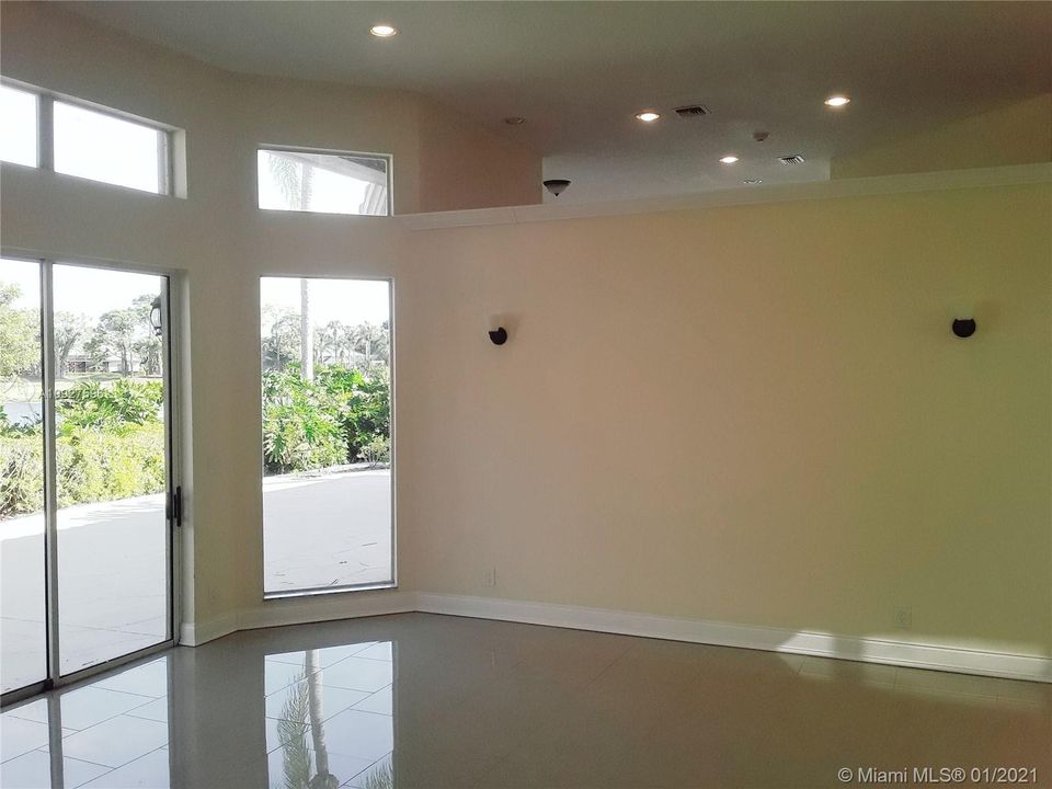 Recently Sold: $349,900 (3 beds, 2 baths, 2324 Square Feet)