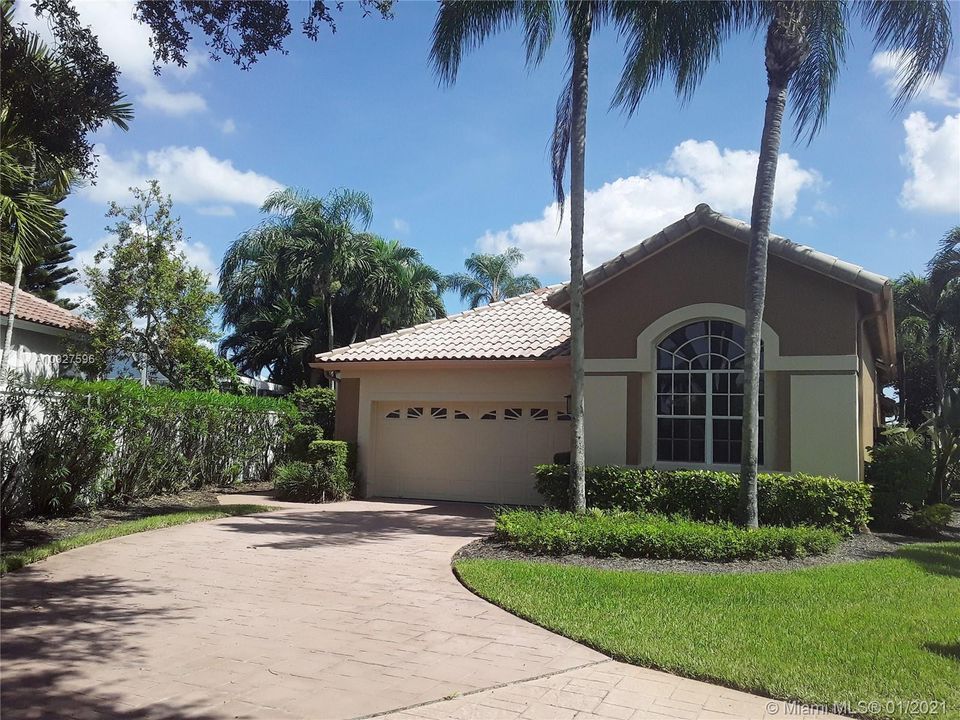 Recently Sold: $349,900 (3 beds, 2 baths, 2324 Square Feet)