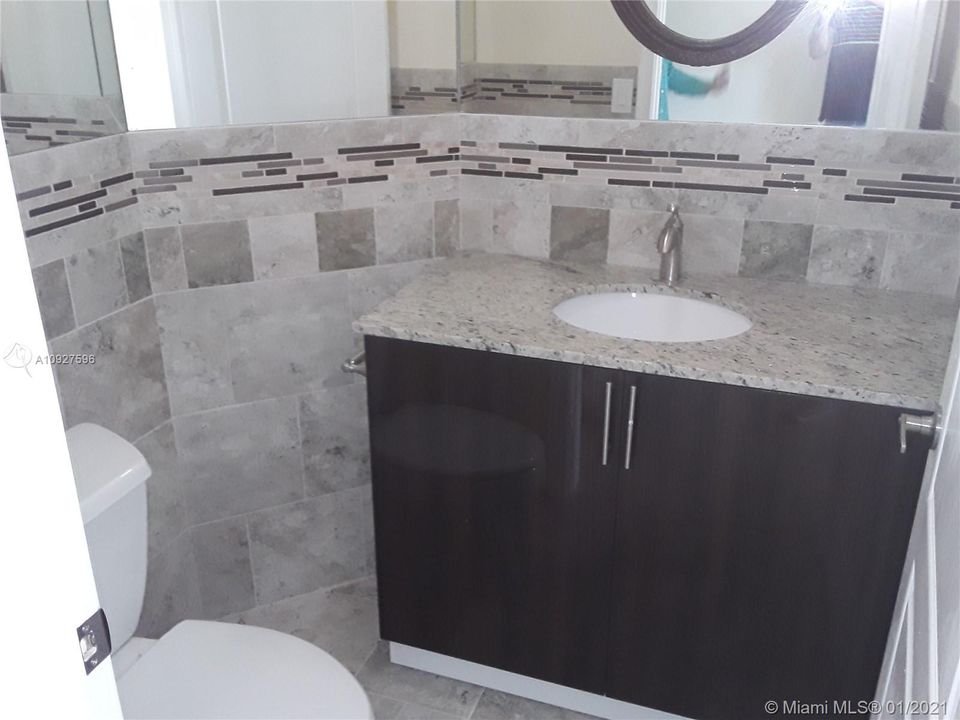 Recently Sold: $349,900 (3 beds, 2 baths, 2324 Square Feet)
