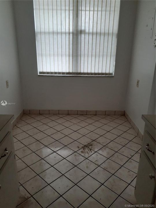 Vendido Recientemente: $47,900 (2 camas, 2 baños, 960 Pies cuadrados)