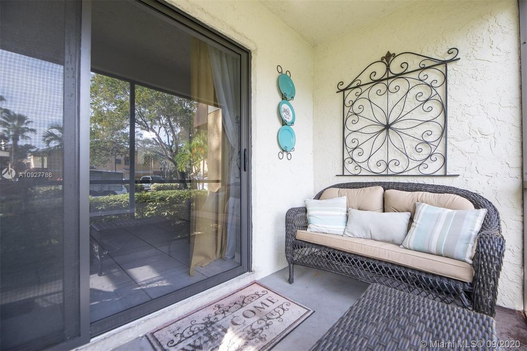Vendido Recientemente: $160,000 (2 camas, 2 baños, 1160 Pies cuadrados)