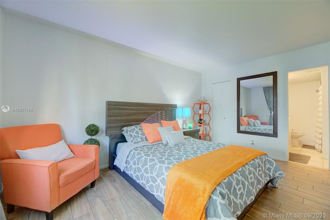 Vendido Recientemente: $160,000 (2 camas, 2 baños, 1160 Pies cuadrados)