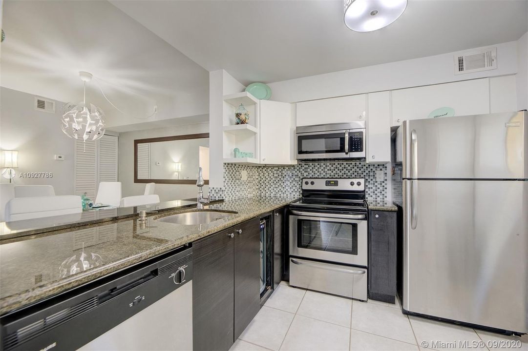 Vendido Recientemente: $160,000 (2 camas, 2 baños, 1160 Pies cuadrados)