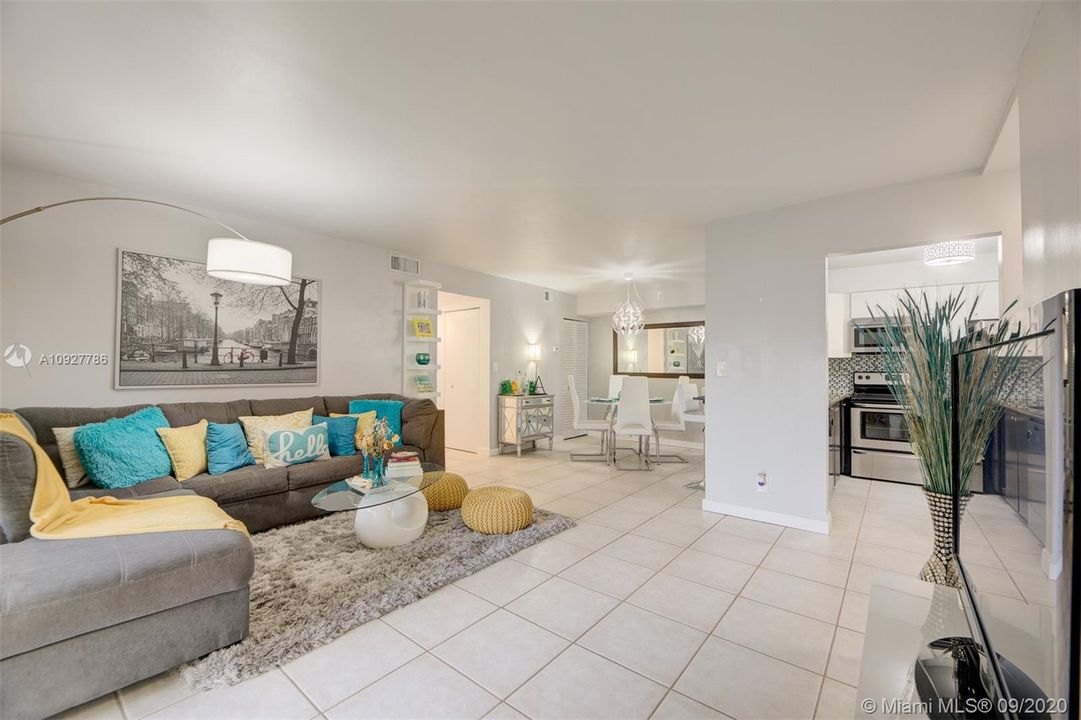 Vendido Recientemente: $160,000 (2 camas, 2 baños, 1160 Pies cuadrados)