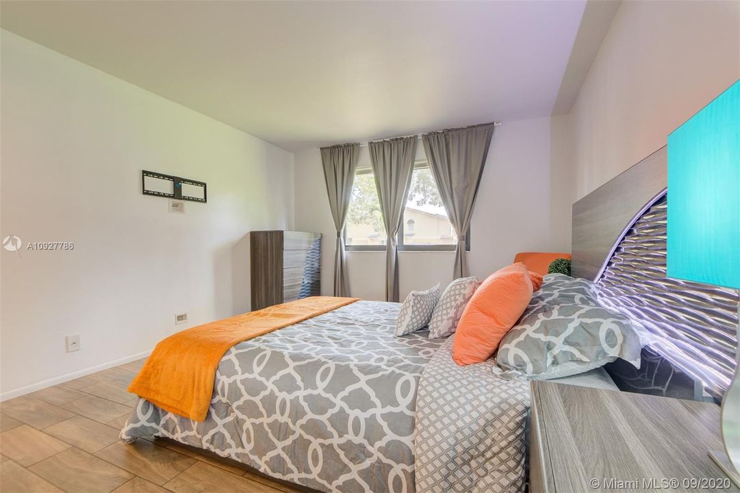 Vendido Recientemente: $160,000 (2 camas, 2 baños, 1160 Pies cuadrados)