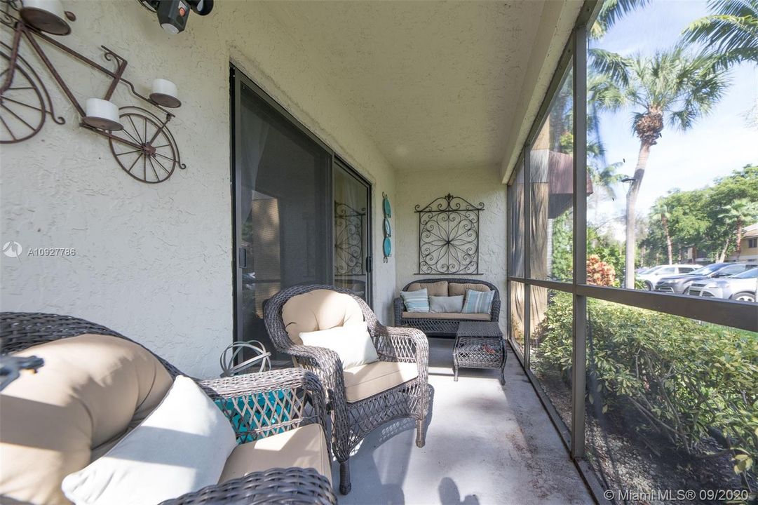 Vendido Recientemente: $160,000 (2 camas, 2 baños, 1160 Pies cuadrados)