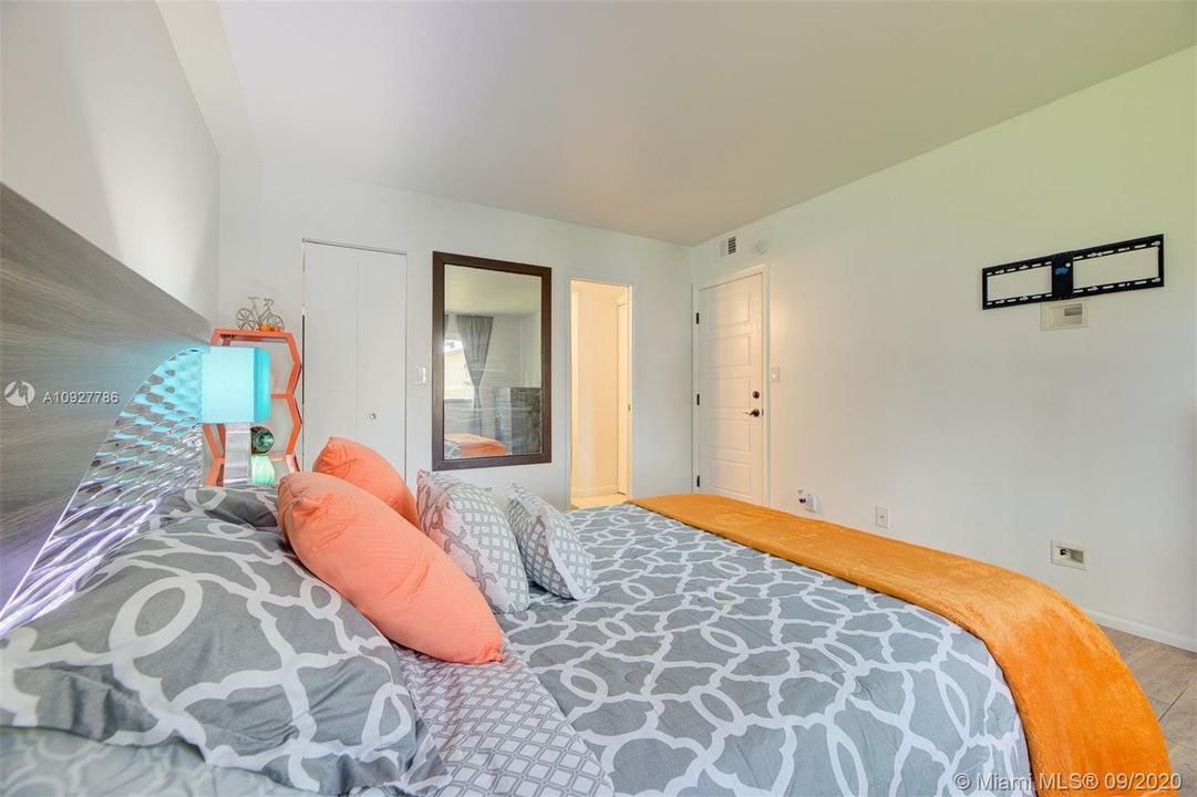 Vendido Recientemente: $160,000 (2 camas, 2 baños, 1160 Pies cuadrados)