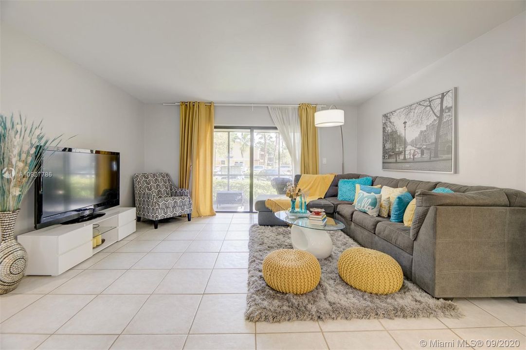 Vendido Recientemente: $160,000 (2 camas, 2 baños, 1160 Pies cuadrados)