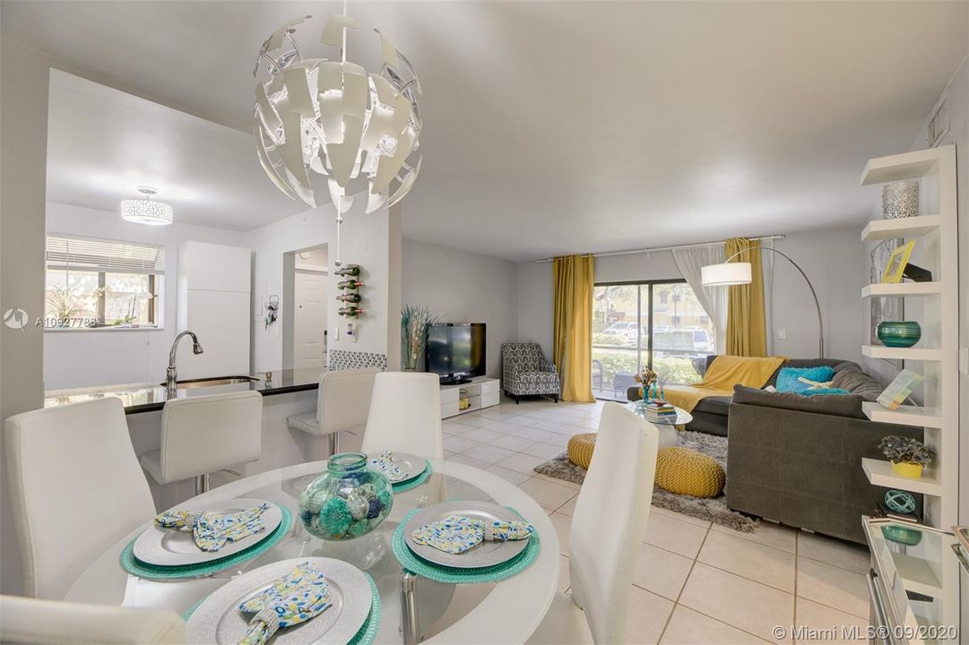 Vendido Recientemente: $160,000 (2 camas, 2 baños, 1160 Pies cuadrados)