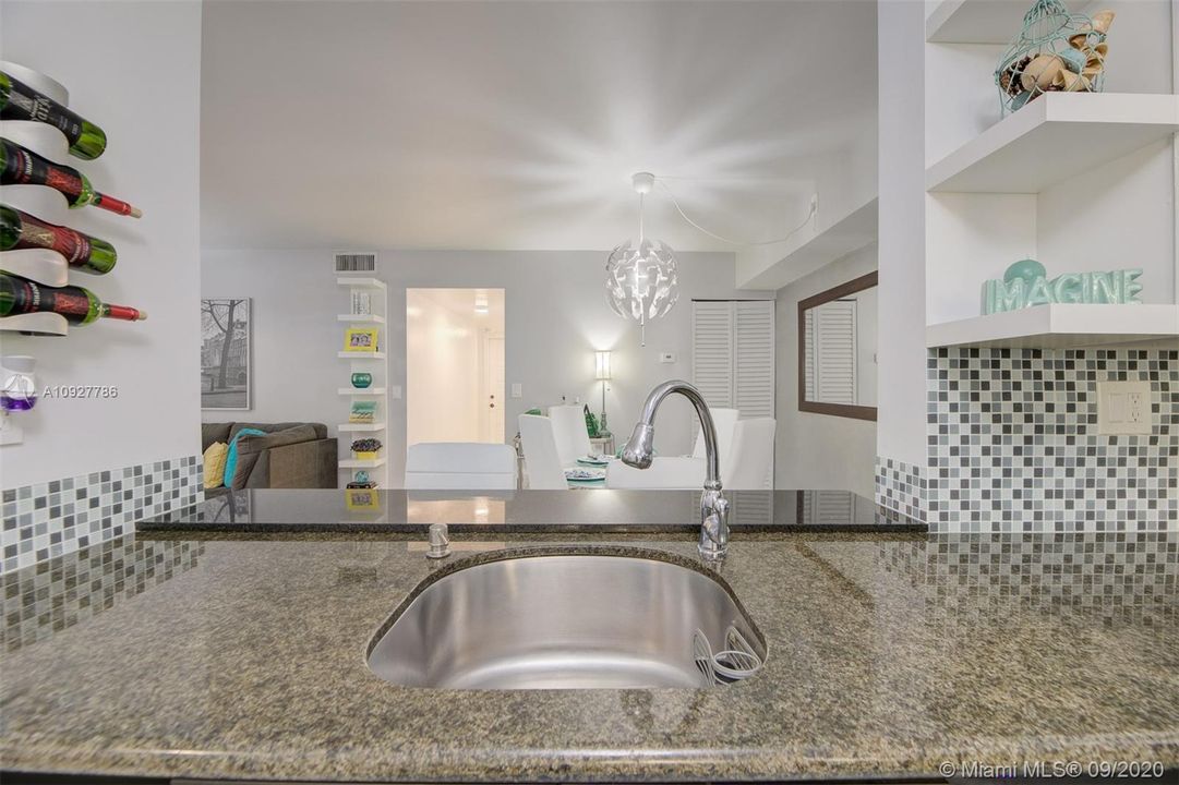 Vendido Recientemente: $160,000 (2 camas, 2 baños, 1160 Pies cuadrados)