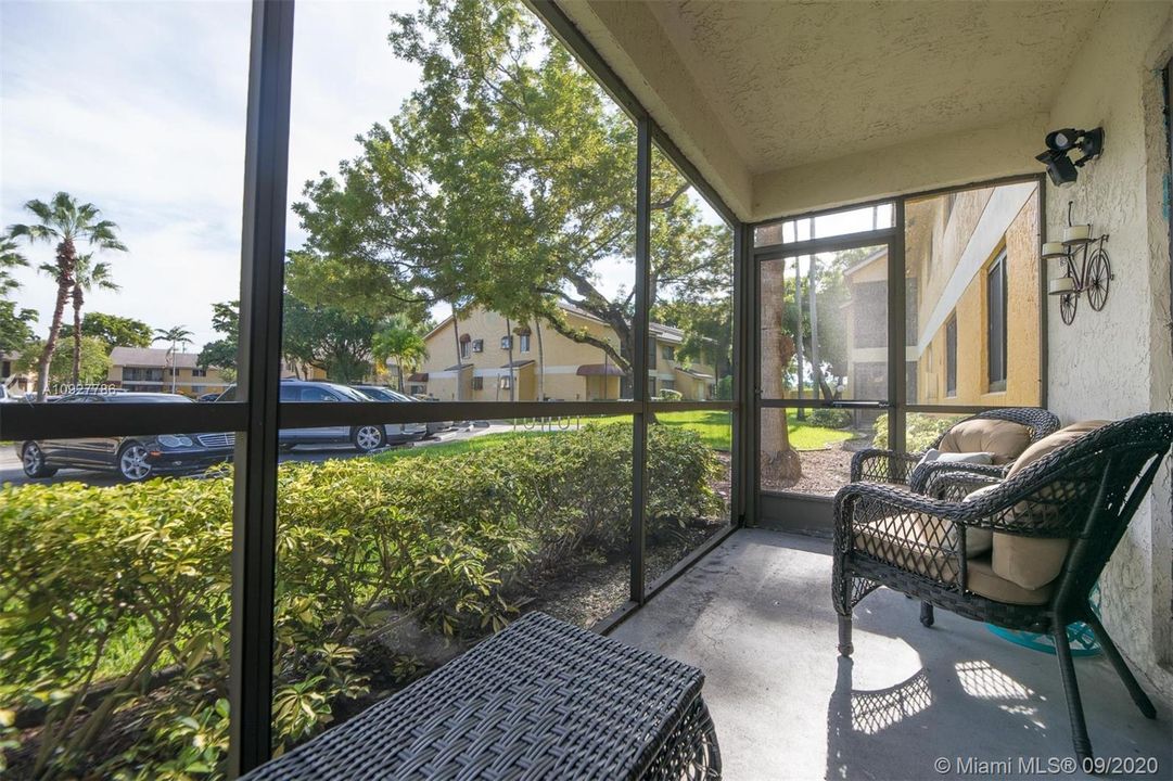 Vendido Recientemente: $160,000 (2 camas, 2 baños, 1160 Pies cuadrados)