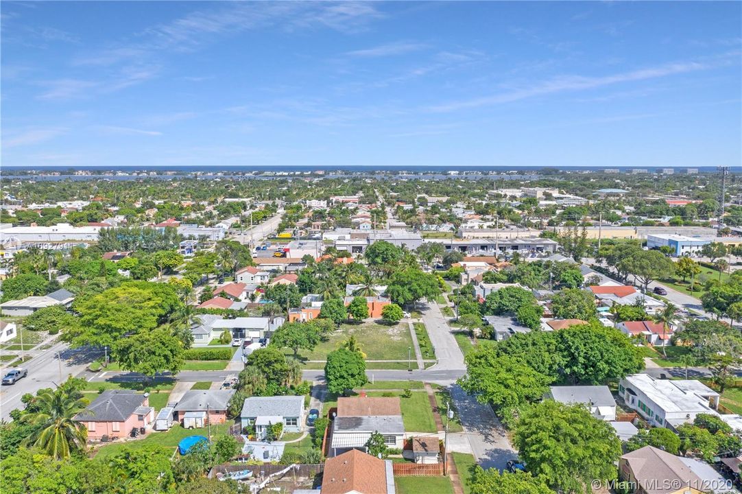 Recently Sold: $310,000 (3 beds, 2 baths, 1271 Square Feet)