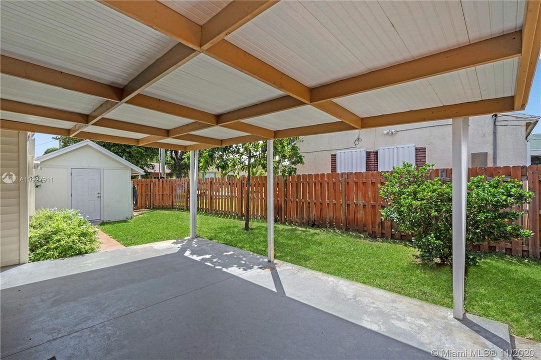 Recently Sold: $310,000 (3 beds, 2 baths, 1271 Square Feet)