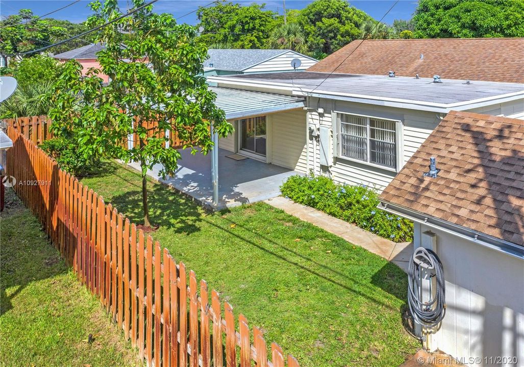 Recently Sold: $310,000 (3 beds, 2 baths, 1271 Square Feet)