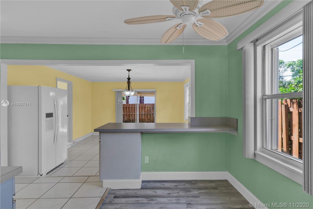 Recently Sold: $310,000 (3 beds, 2 baths, 1271 Square Feet)
