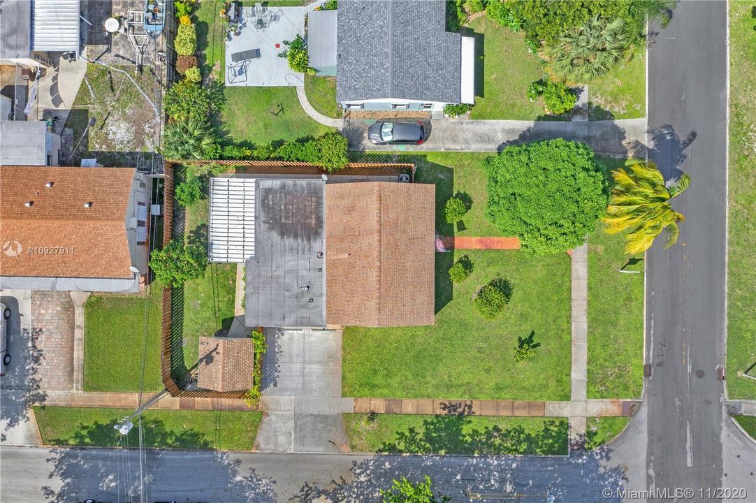 Recently Sold: $310,000 (3 beds, 2 baths, 1271 Square Feet)