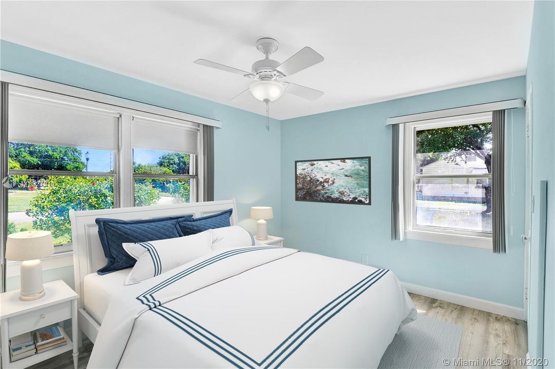 Recently Sold: $310,000 (3 beds, 2 baths, 1271 Square Feet)