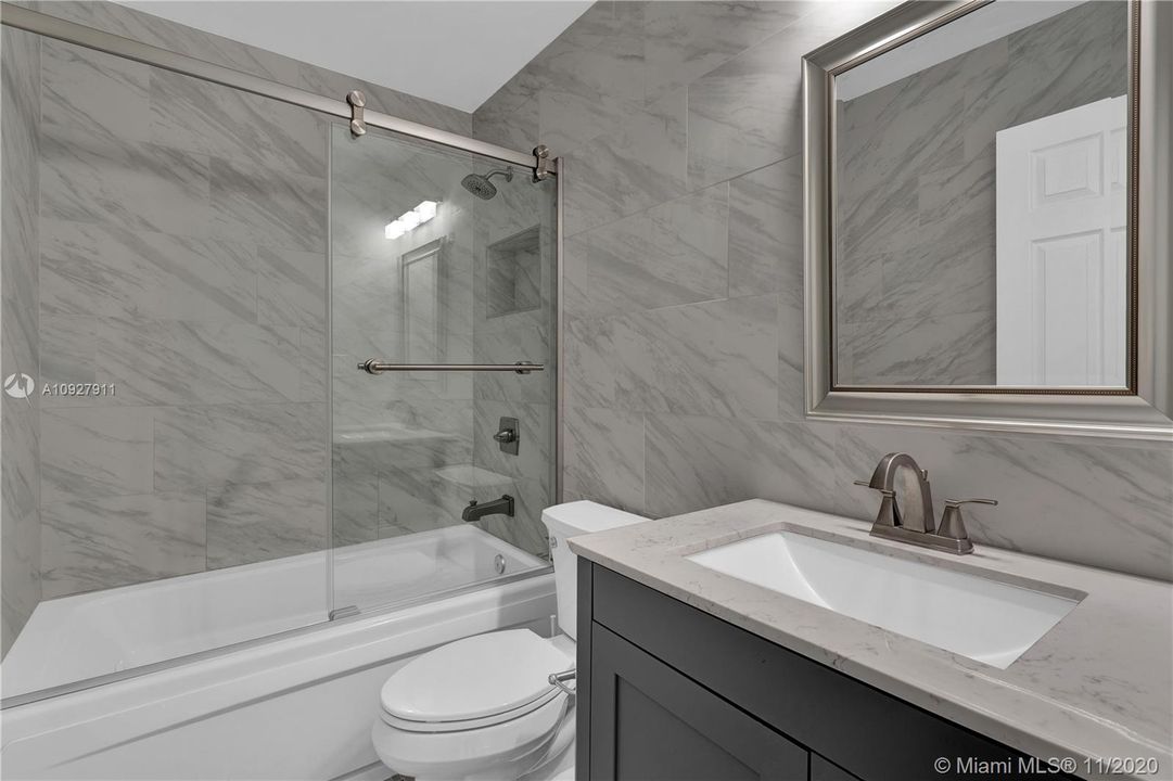 Recently Sold: $310,000 (3 beds, 2 baths, 1271 Square Feet)