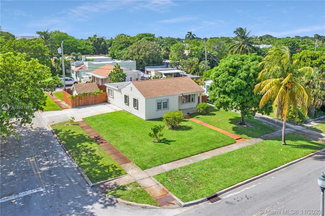 Recently Sold: $310,000 (3 beds, 2 baths, 1271 Square Feet)