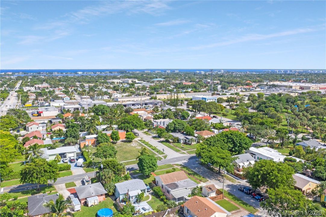 Recently Sold: $310,000 (3 beds, 2 baths, 1271 Square Feet)