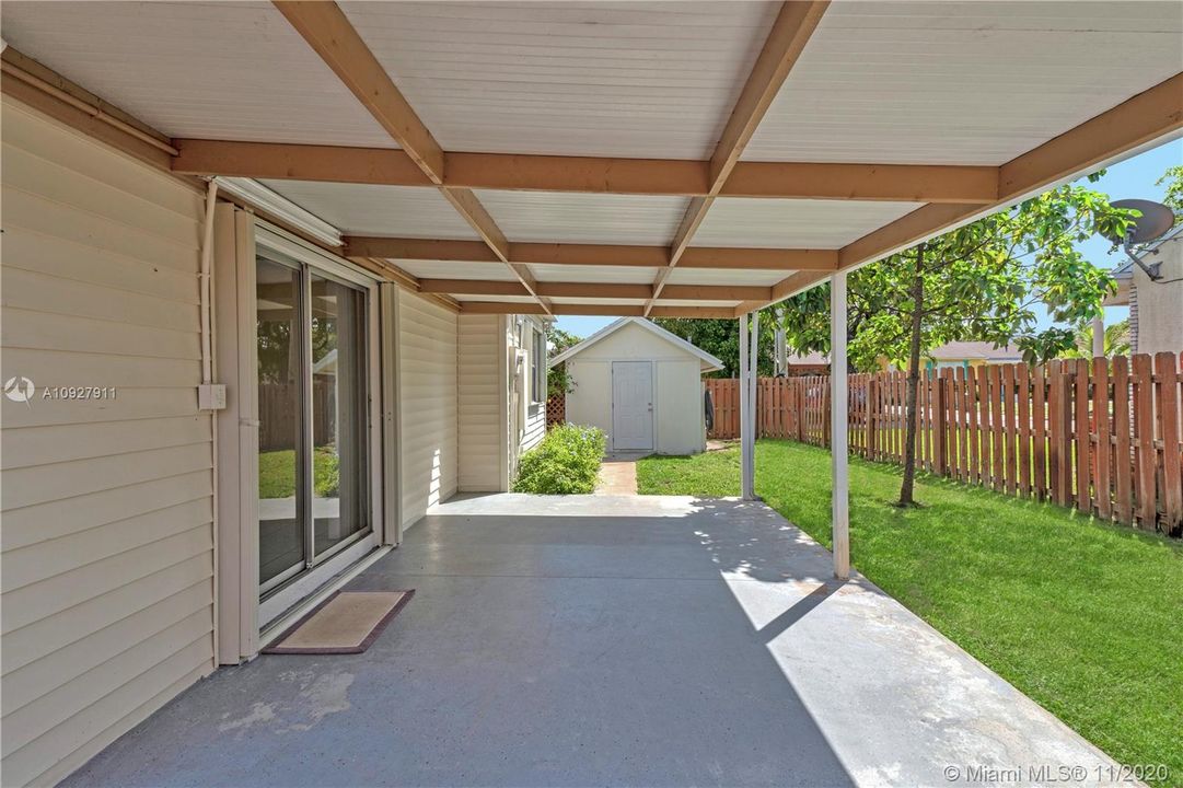Recently Sold: $310,000 (3 beds, 2 baths, 1271 Square Feet)