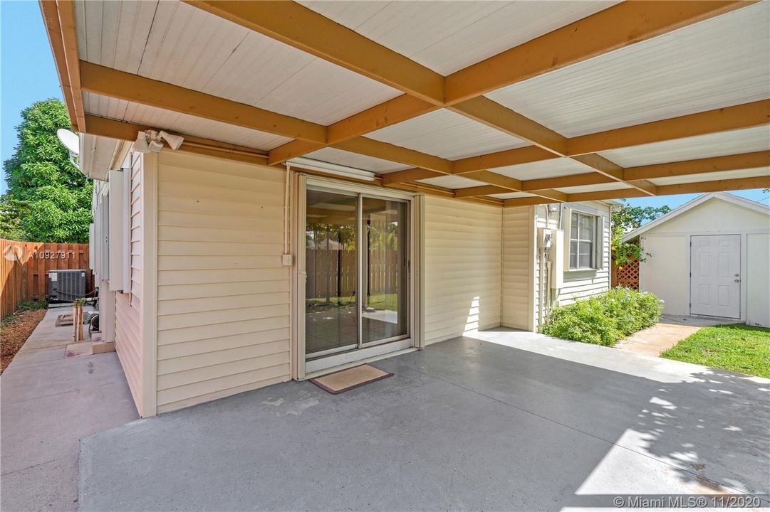 Recently Sold: $310,000 (3 beds, 2 baths, 1271 Square Feet)