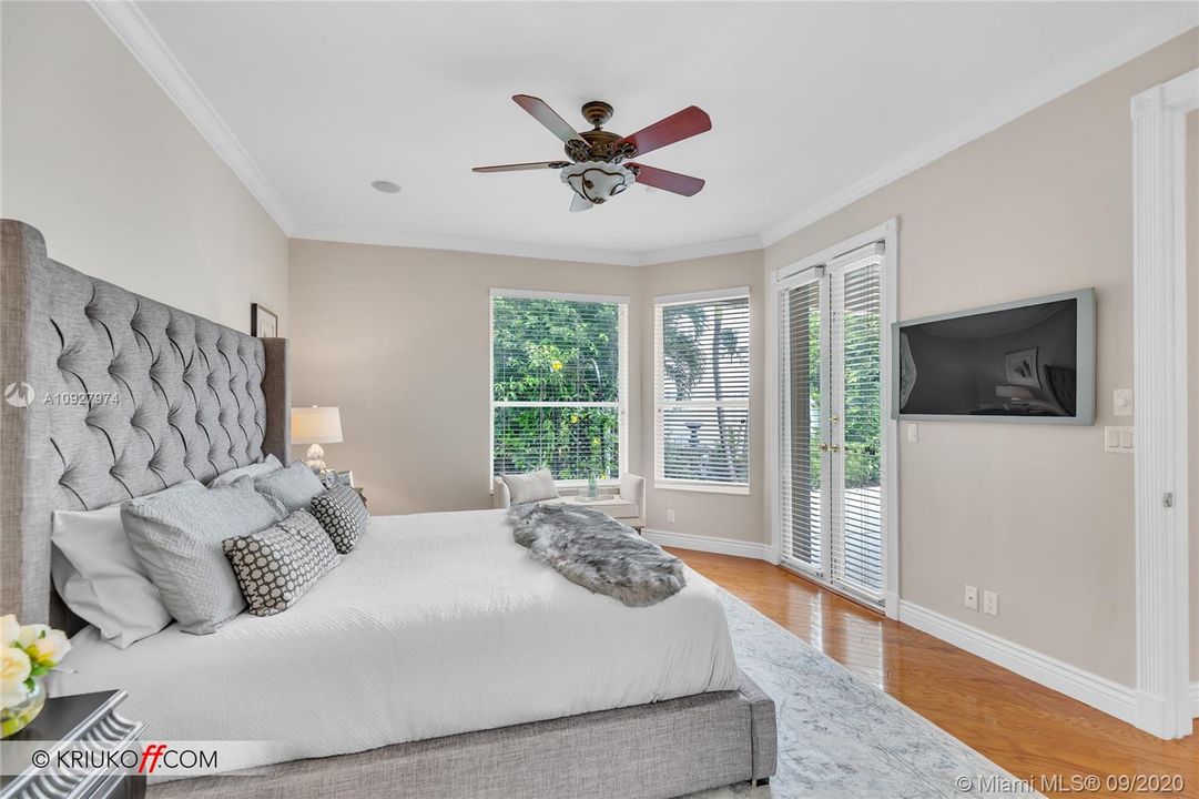 Vendido Recientemente: $795,000 (3 camas, 2 baños, 1914 Pies cuadrados)