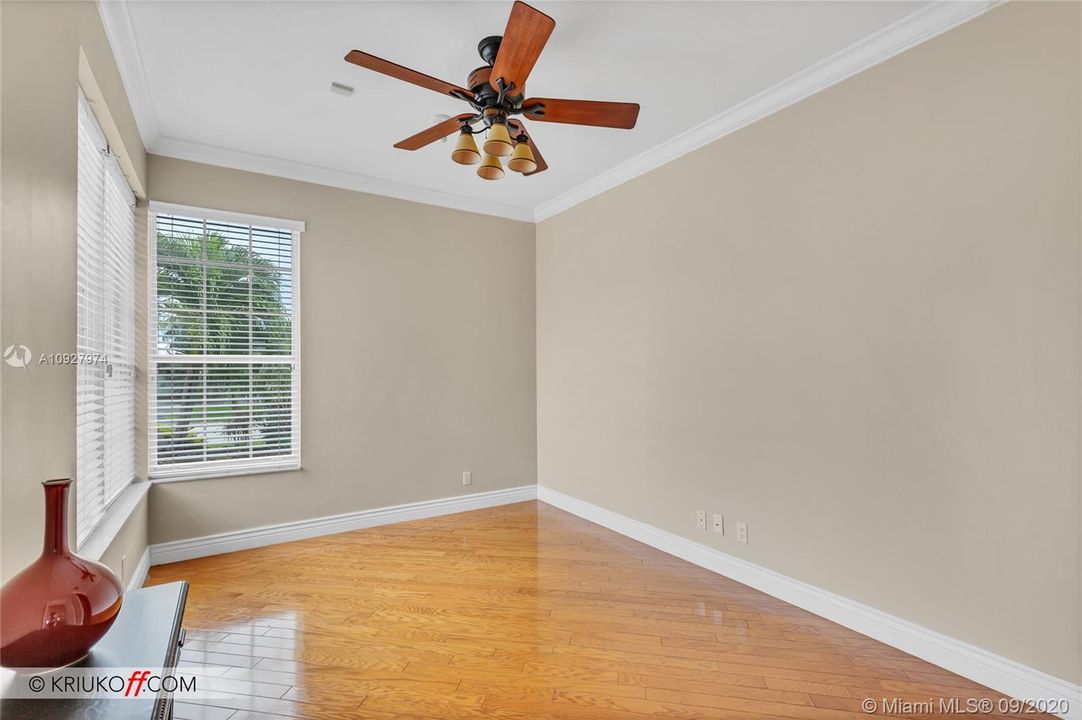 Vendido Recientemente: $795,000 (3 camas, 2 baños, 1914 Pies cuadrados)