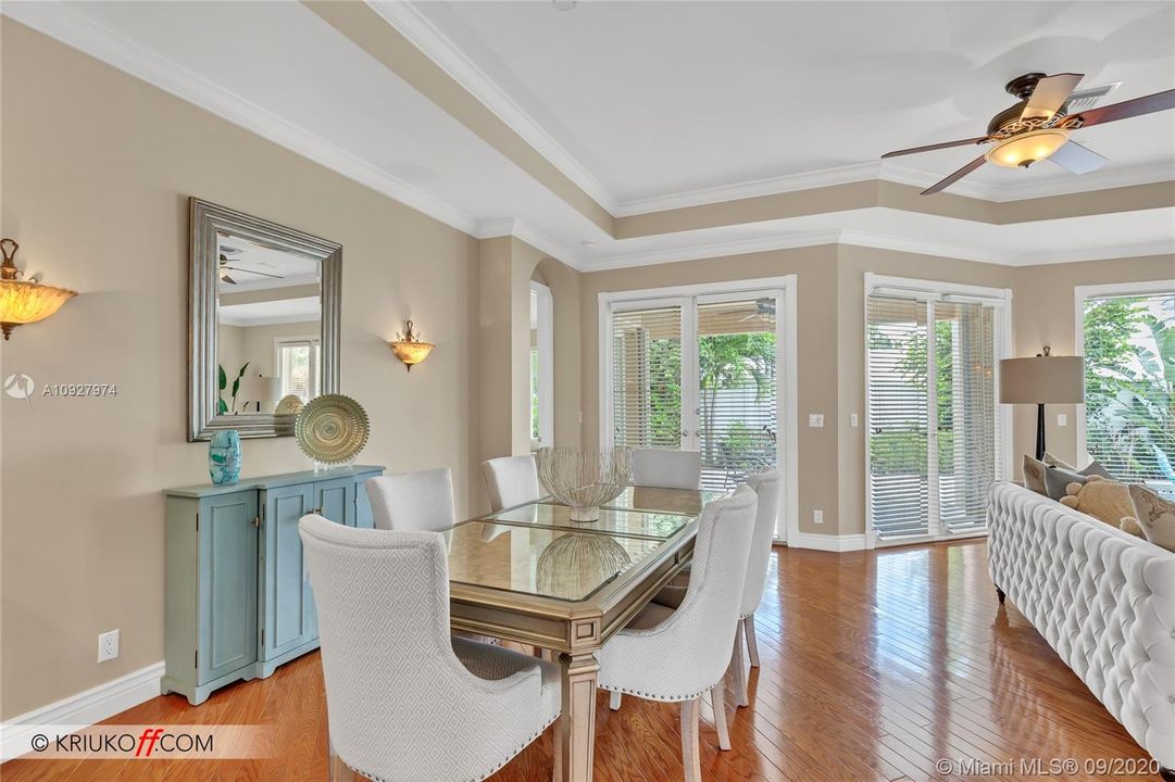 Vendido Recientemente: $795,000 (3 camas, 2 baños, 1914 Pies cuadrados)